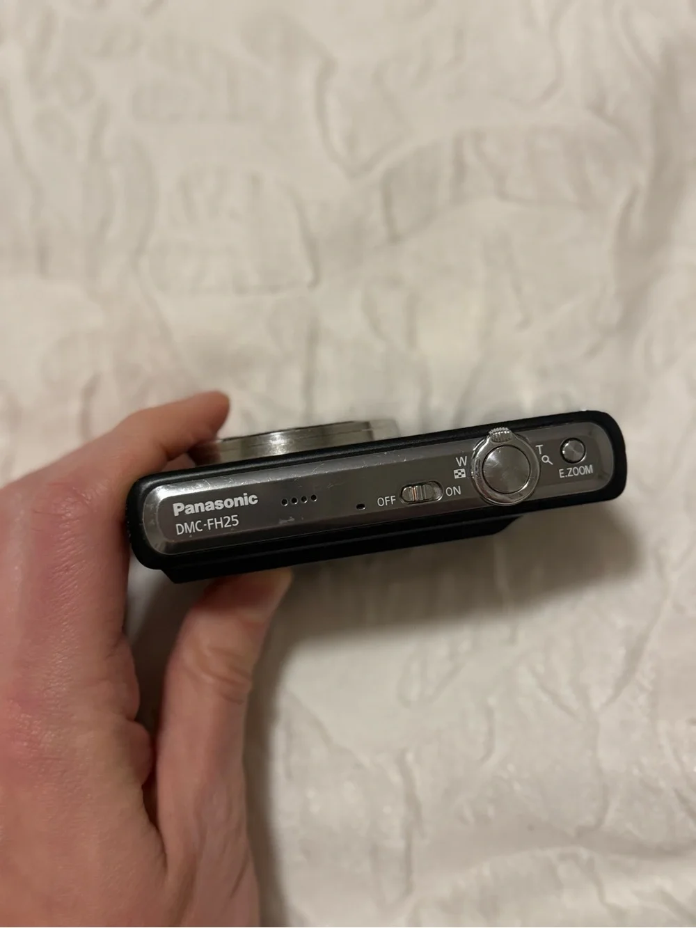 Panasonic Lumix Dmc-Fh25 16.1 Mp Digital Camera with Leica 8x Optical Zoom